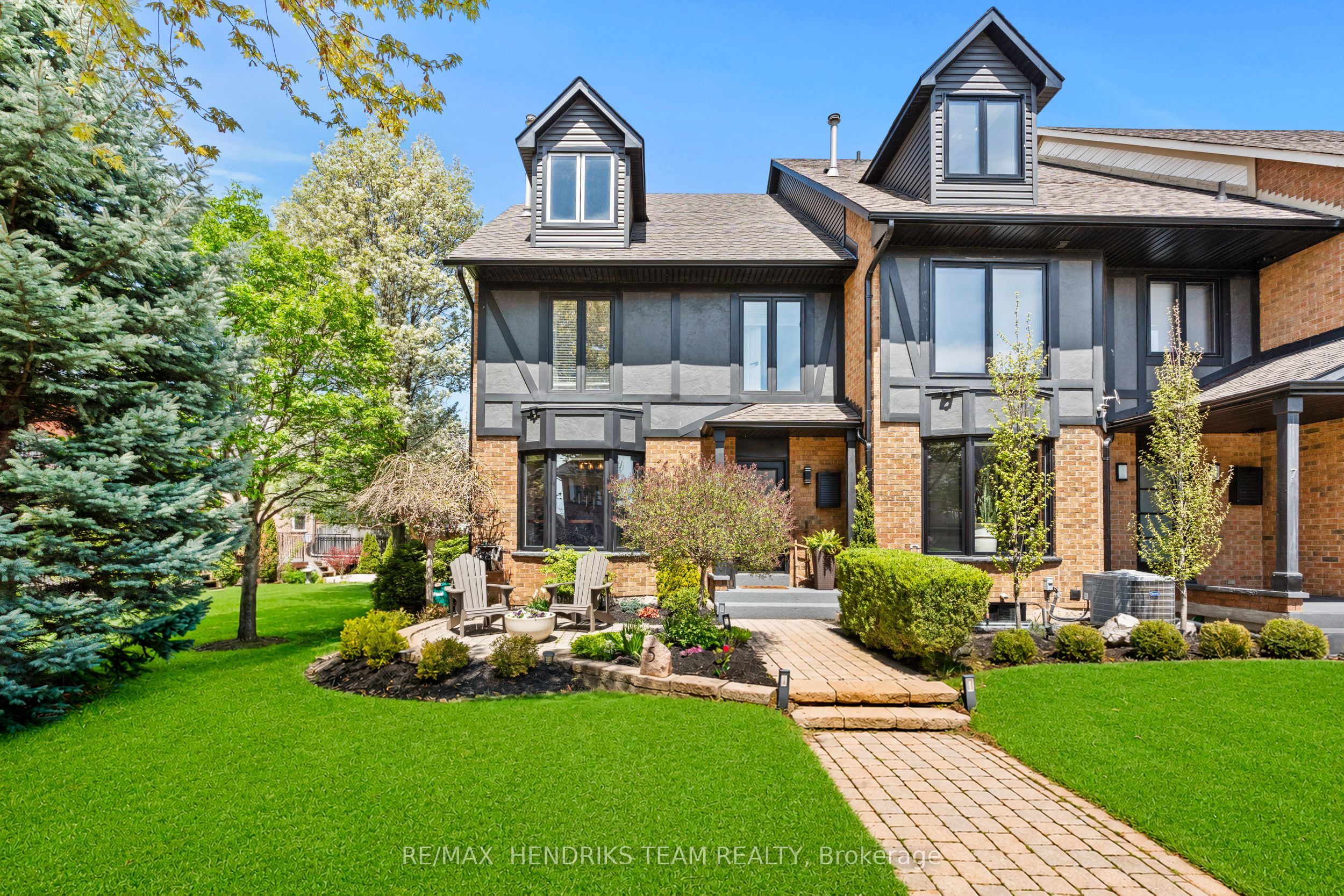 5 Harbour Drive, Hamilton, ON L8E 4Z4