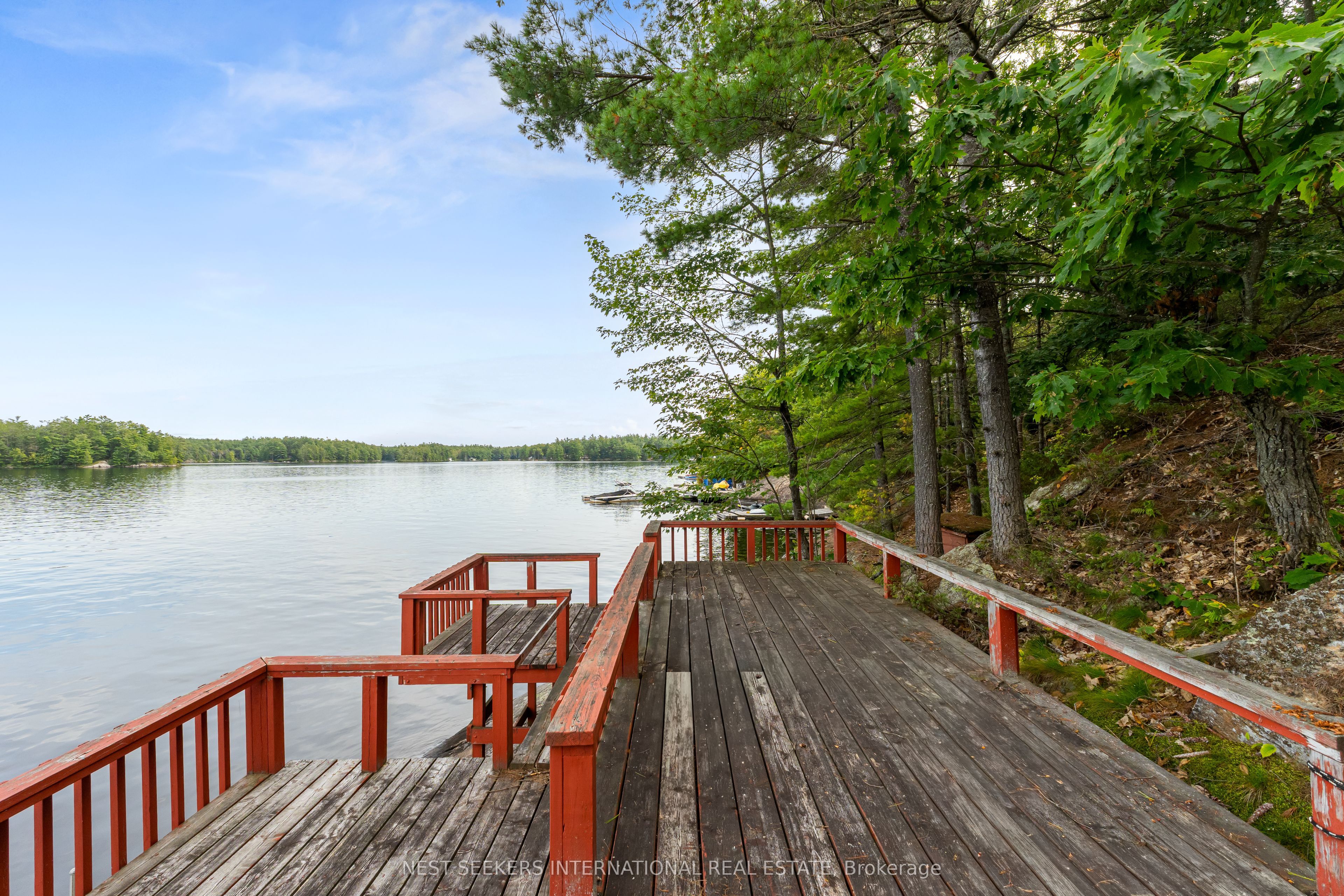 1327-1329 Woodland Drive, Gravenhurst, ON P1P 1R2 photo 2