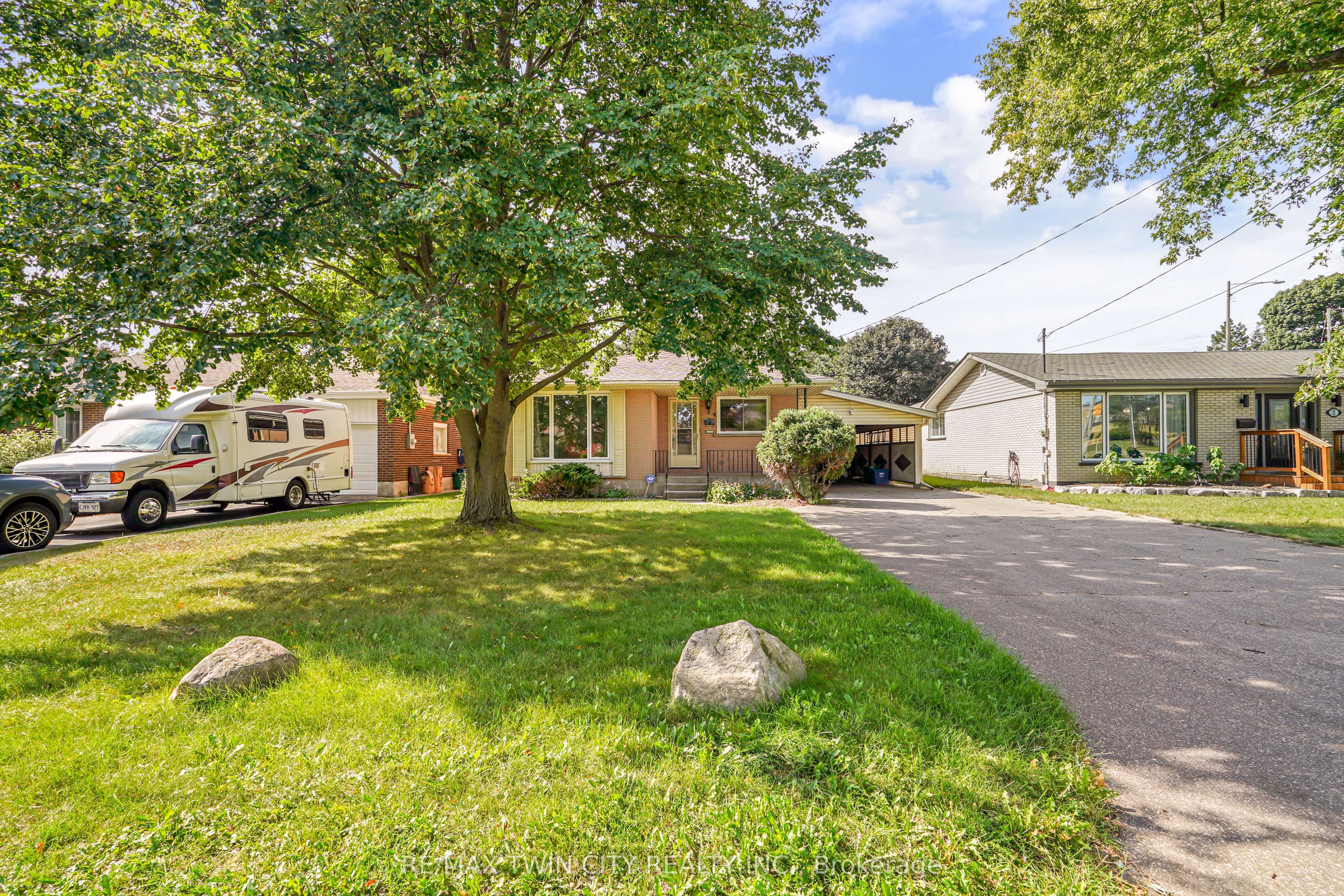 4 Waddington Street, Brantford, ON N3R 2R1 photo 3