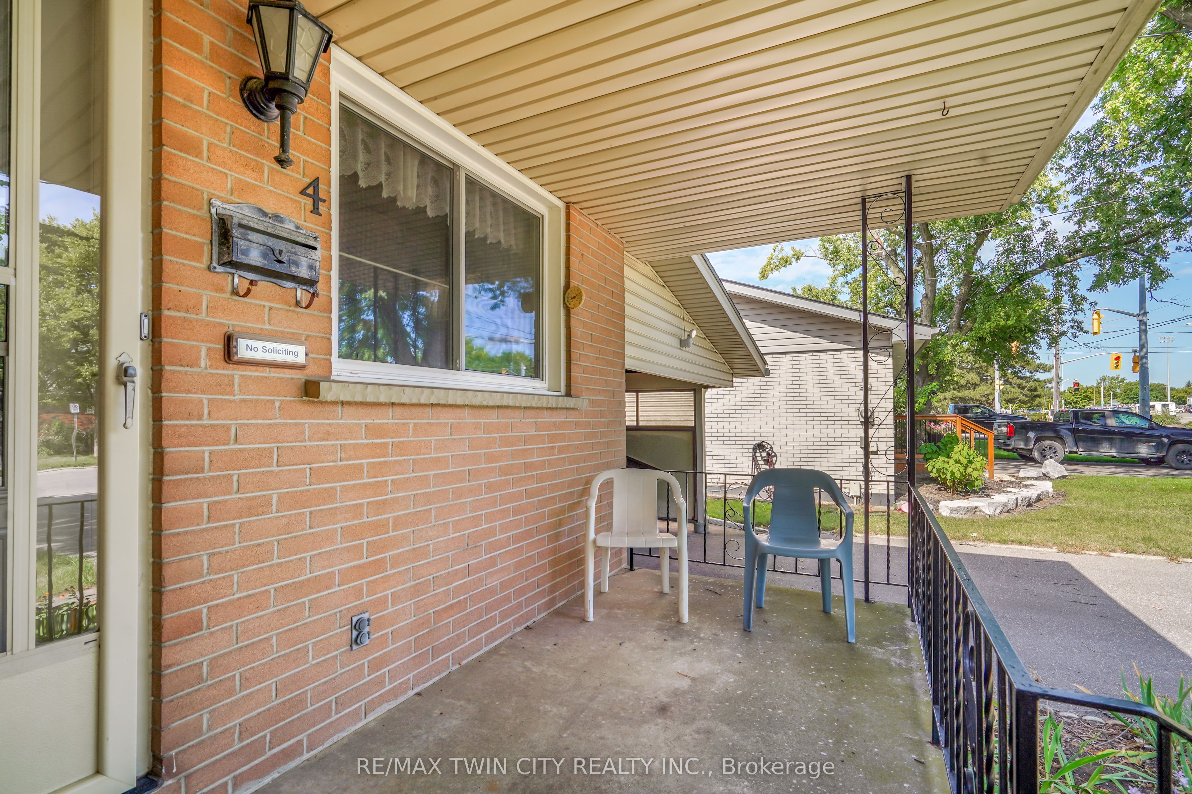 4 Waddington Street, Brantford, ON N3R 2R1 photo 5