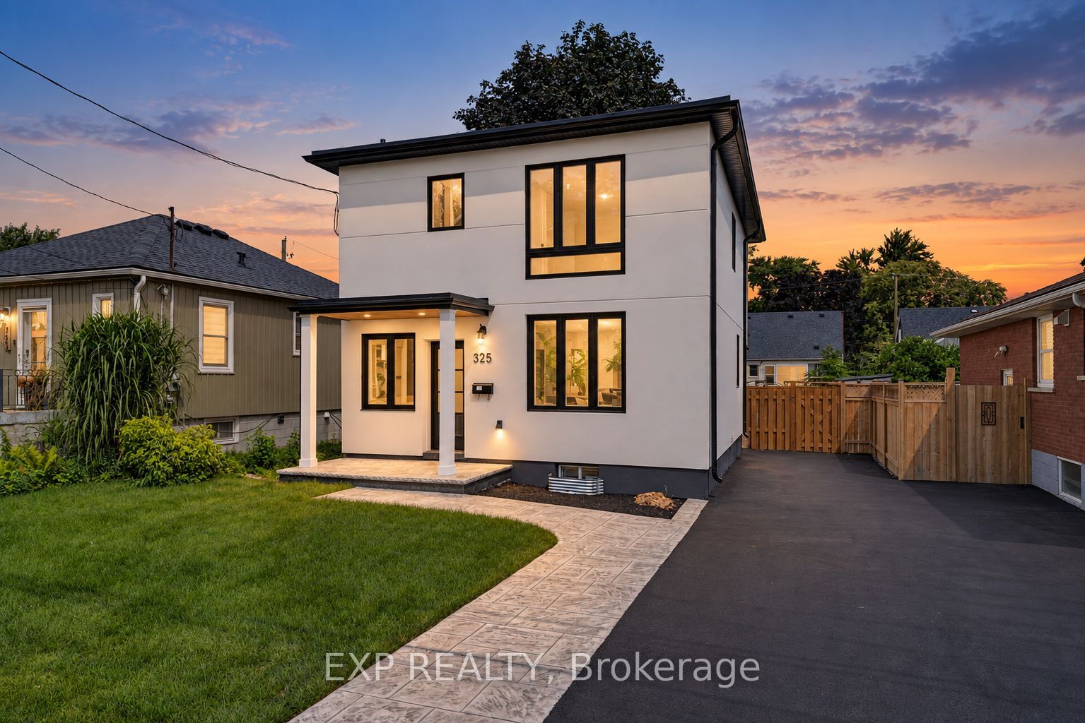 325 Queensdale Avenue E, Hamilton, ON L9A 1L5 photo 2