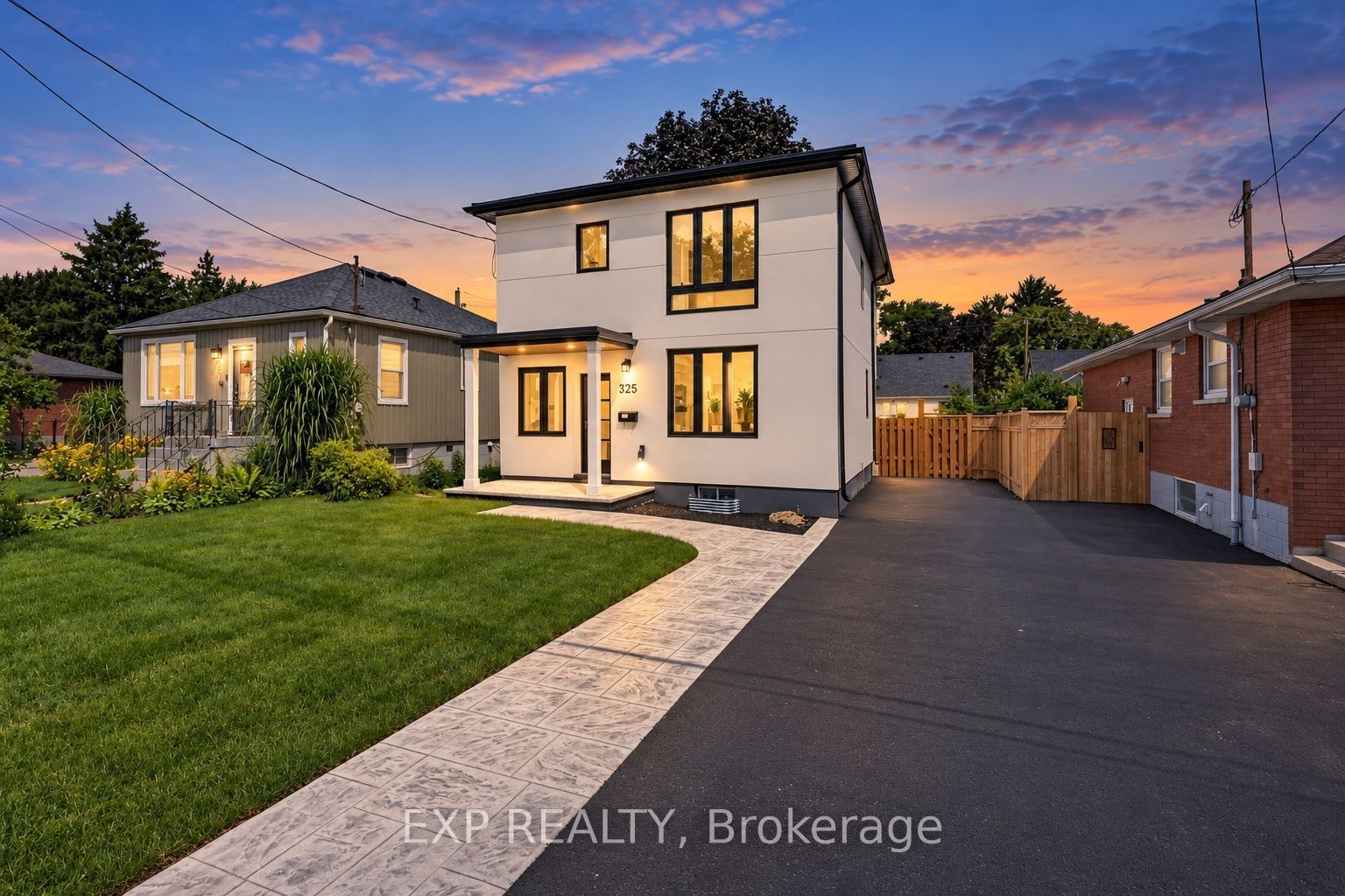 325 Queensdale Avenue E, Hamilton, ON L9A 1L5 photo 3