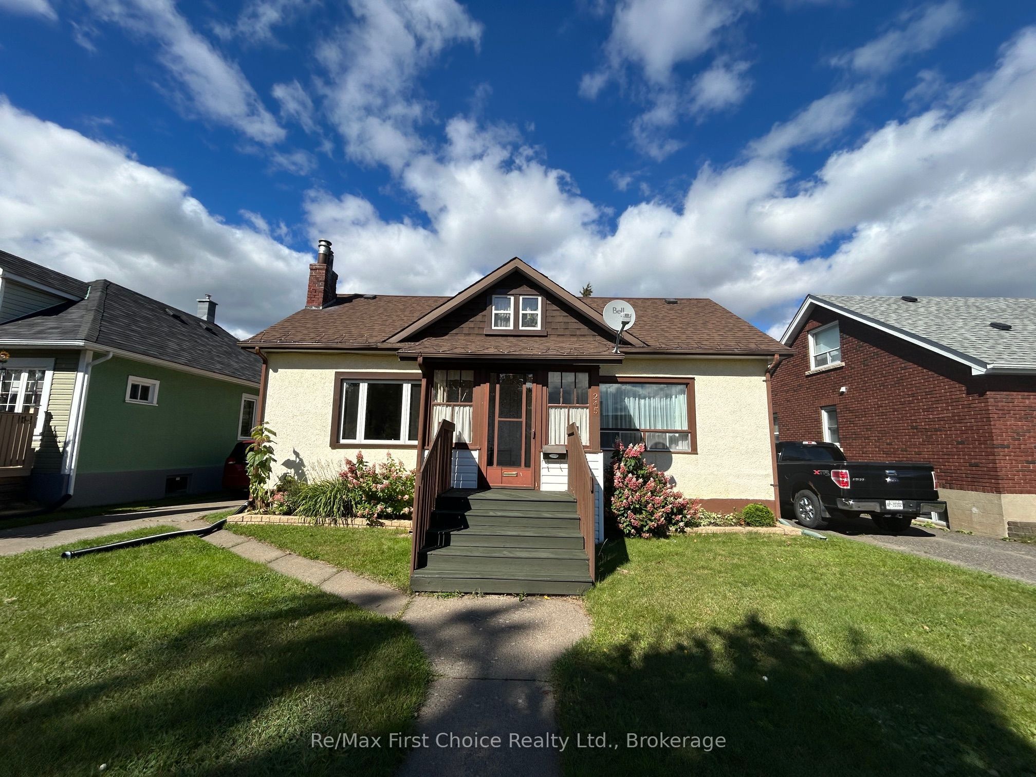 245 Francis Street W, Thunder Bay, ON P7E 4C1