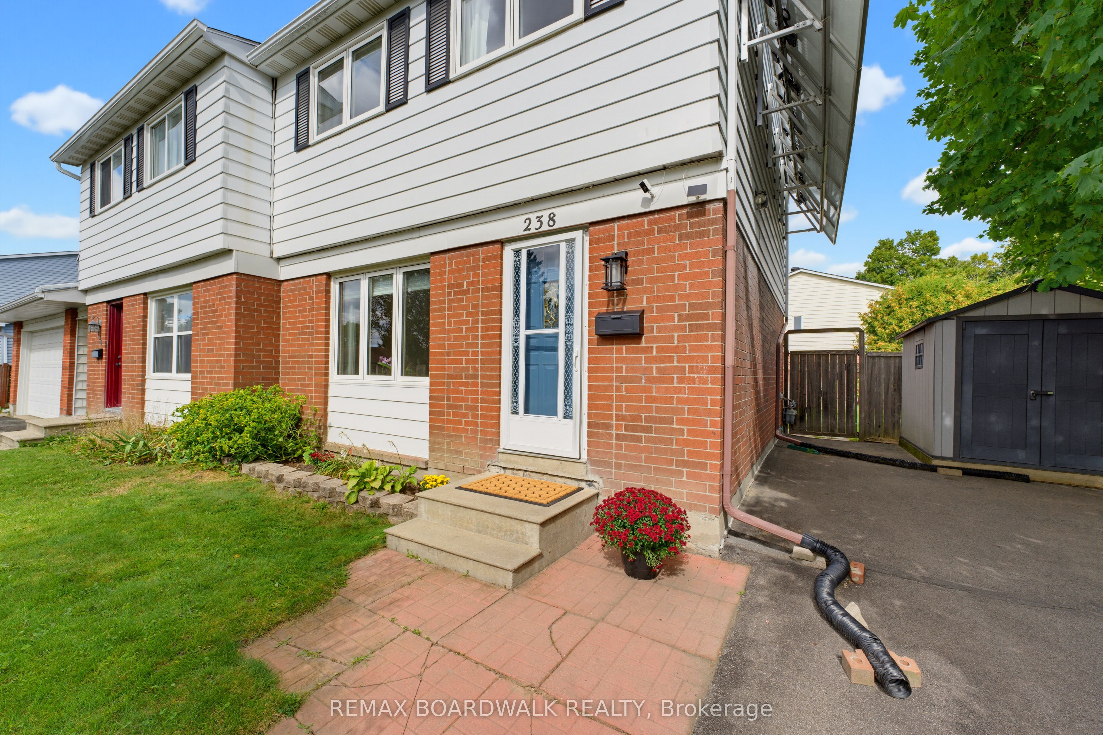 238 McElroy Drive, Kanata, ON K2L 1Y1 photo 2