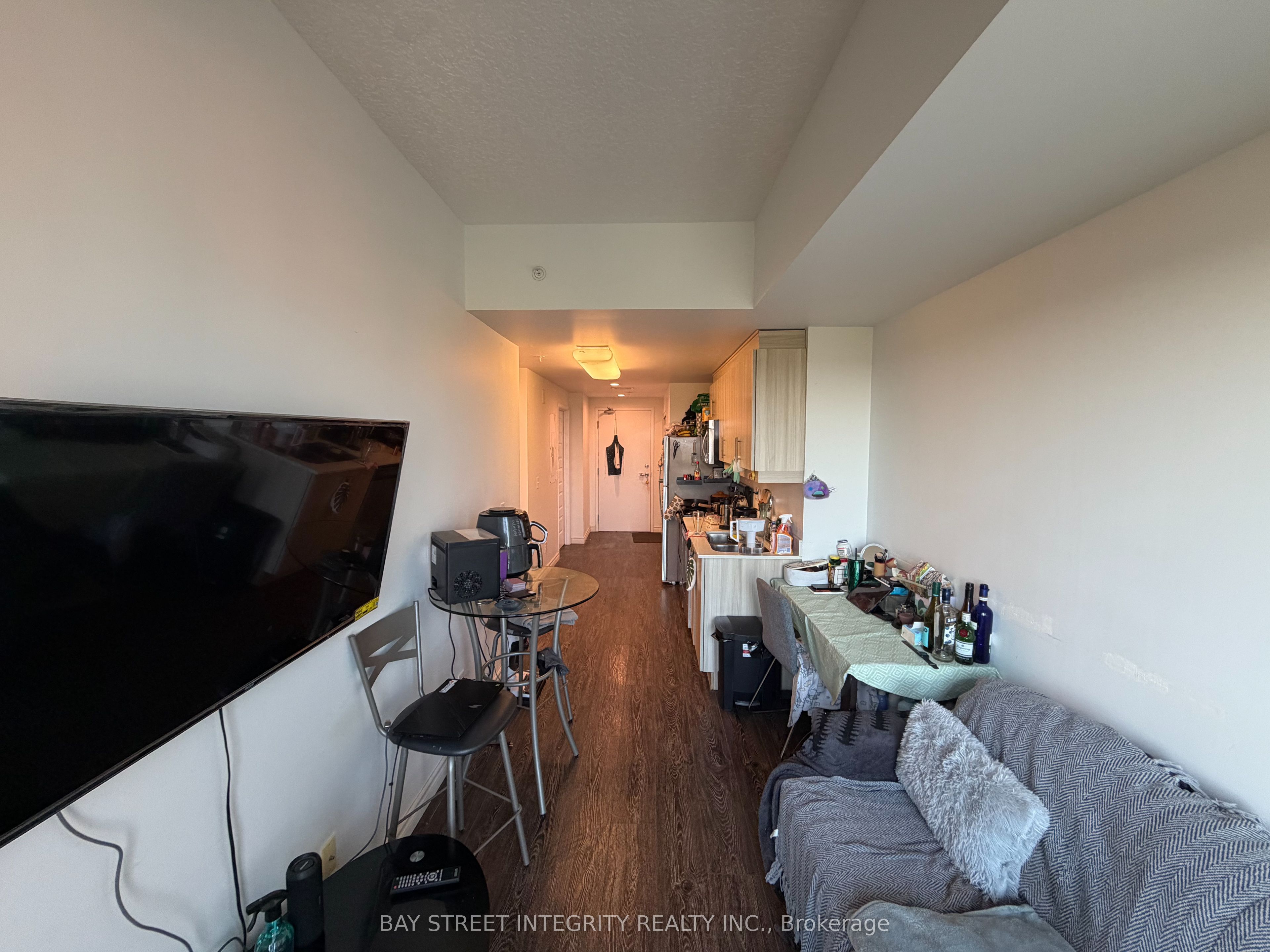 158 King Street 902, Waterloo, ON N2J 0E5 photo 3