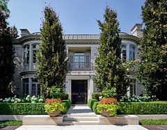 10 Shorncliffe Avenue, Toronto, ON M4V 1T1