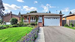 17 Squirewood Road, Toronto, ON M2J 4T2