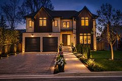 28 Ternhill Crescent, Toronto, ON M3C 2E5
