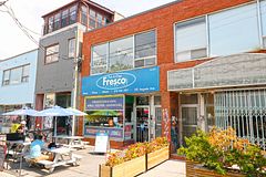 201 Augusta Avenue C, Toronto, ON M5T 2L4