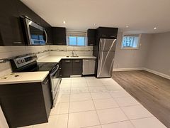 32 College View Avenue 4, Toronto, ON M5P 1J4