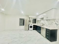 208 Patricia Avenue Main, Toronto, ON M2M 1J5