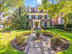 11 Dewbourne Avenue, Toronto, ON M5P 1Z3