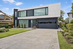 8 Cadmus Road, Toronto, ON M2M 2M4