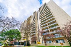 177 Linus Road 905, Toronto, ON M2J 4S5