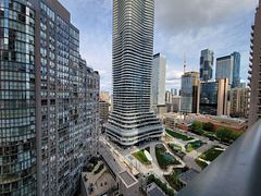 955 Bay Street 1701, Toronto, ON M5S 2A2