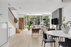 32 Davenport Road TH 101, Toronto, ON M5R 1H3