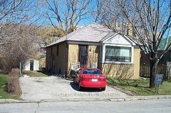 146 Fairholme Avenue Bach, Toronto, ON M6B 2X2
