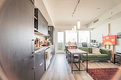 197 Yonge Street 2204, Toronto, ON M5B 0C1
