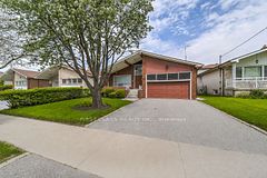 93 Peckham Avenue N3, Toronto, ON M2R 2V4