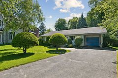 25 Groveland Crescent, Toronto, ON M3A 3C4