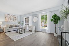22 Snapdragon Drive, Toronto, ON M2J 4X6