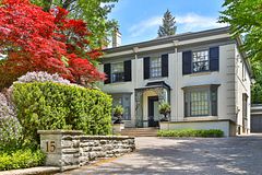 15 Alexandra Wood, Toronto, ON M5N 2S2