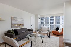 28 Hollywood Avenue 811, Toronto, ON M2N 6S4