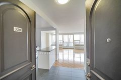 10 Shallmar Boulevard 202, Toronto, ON M5N 1J4