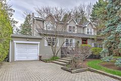 48 Grangemill Crescent, Toronto, ON M3B 2J2