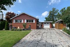 10 Mere Court, Toronto, ON M4A 2J6