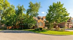 15 Sunforest Court, Toronto, ON M2R 3W3