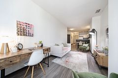 393 King Street W 604, Toronto, ON M5V 3G8
