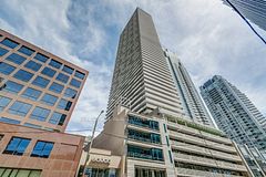 2221 Yonge Street 5210, Toronto, ON M4S 2B4