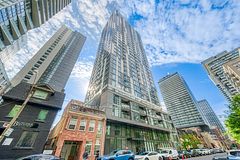 65 Mutual Street 2204, Toronto, ON M5B 0E5