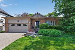 91 Montressor Drive, Toronto, ON M2P 1Z3