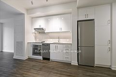 9 TECUMSETH Street 810, Toronto, ON M5V 0S5