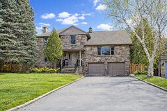 19 Lower Links Road, Toronto, ON M2P 1H5