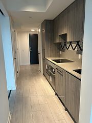5 Lakeview Avenue 406, Toronto, ON M6J 0H3