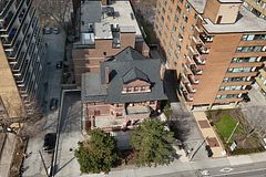 212 St. George Street 106, Toronto, ON M5R 2N5