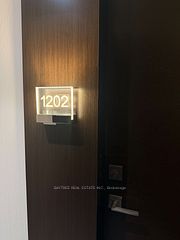 2221 Yonge Street 1202, Toronto, ON M4S 0B8