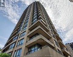 500 St.Clair Avenue W 204, Toronto, ON M6C 1A8