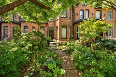 100 Seaton Street MAIN, Toronto, ON M5A 2T3