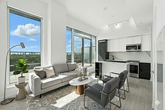 500 Dupont Street 815, Toronto, ON M6G 0B8