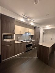 8 Manor Road W 409, Toronto, ON M4S 0E6
