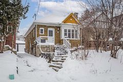 46 Lorindale Avenue Upper, Toronto, ON M5M 3C2
