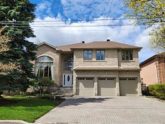 16 Lawnview Drive, Toronto, ON M2N 5J8