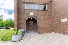 10 Leith Hill Road 15, Toronto, ON M2J 1Z2