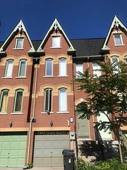 32D Oxford Street, Toronto, ON M5T 1N9