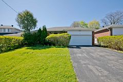 19 Oldborough Circle Upper, Toronto, ON M2J 3A1