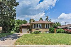 22 Anewen Drive, Toronto, ON M4A 1S2